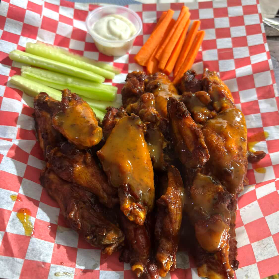 Orden grande de alitas con 23 pzas