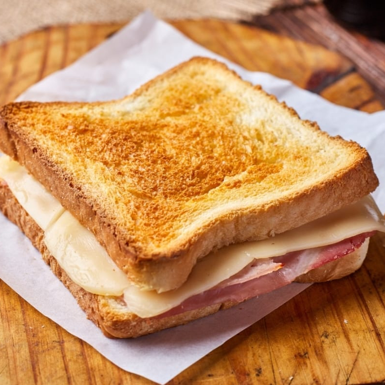 PÃO DE CAIXA, MUSSARELA E PRESUNTO