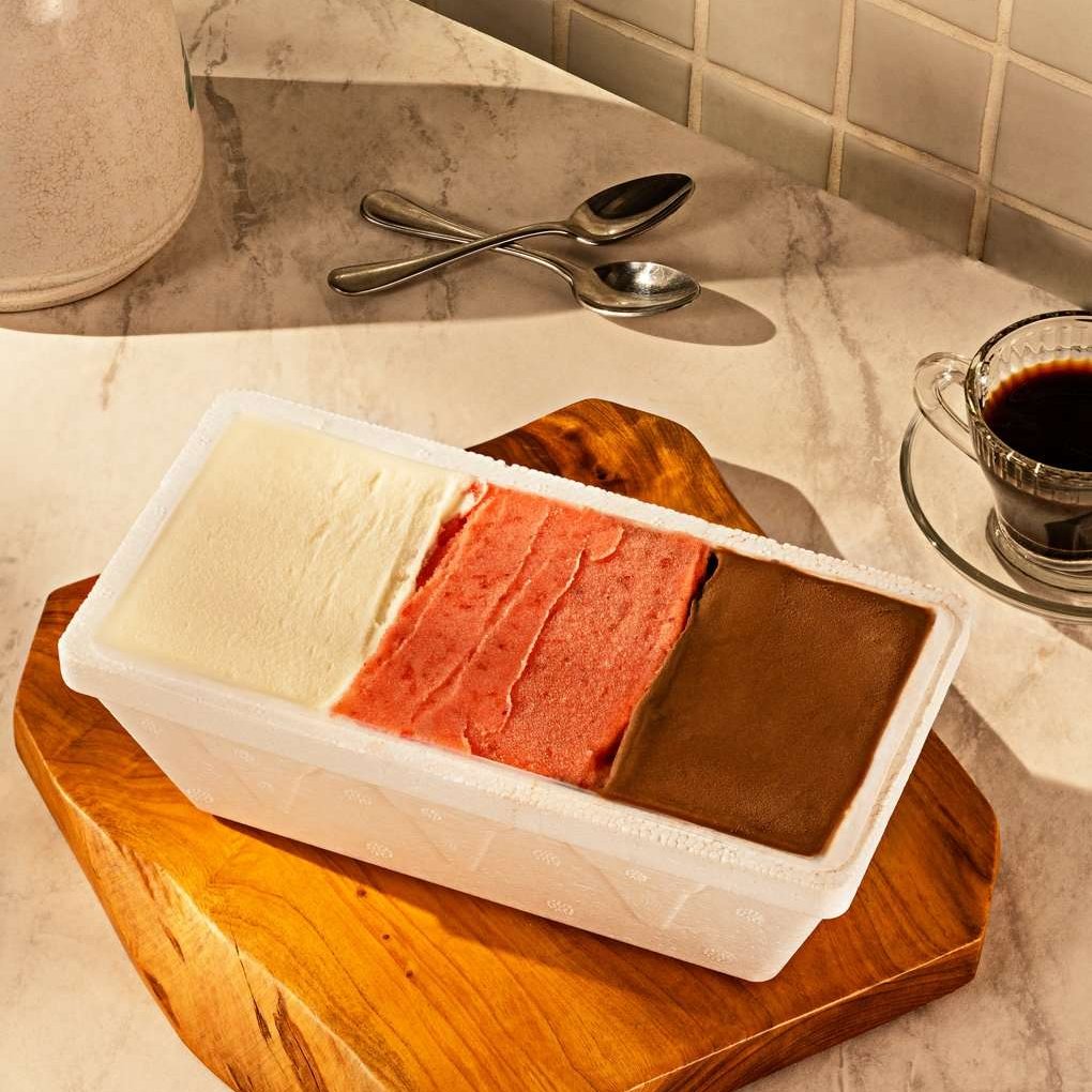 Escolha até 3 sabores de gelato/sorvete. Tamanho ideal para compartilha com até 4 pessoas.