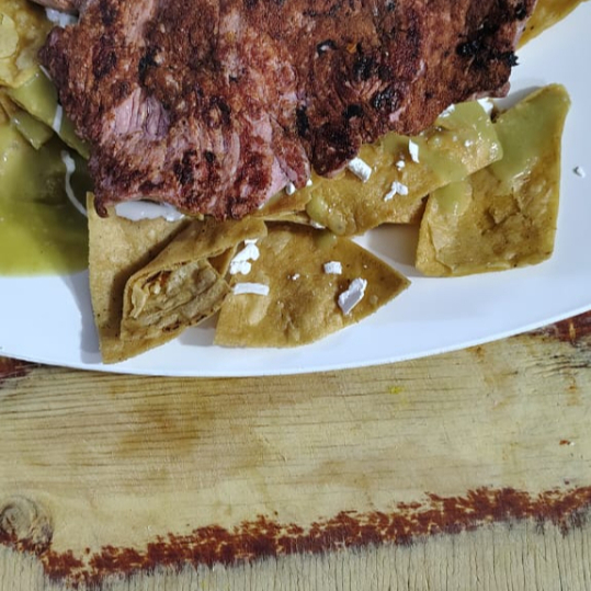 Chilaquiles Monterrey Arrachera + REFRESCO