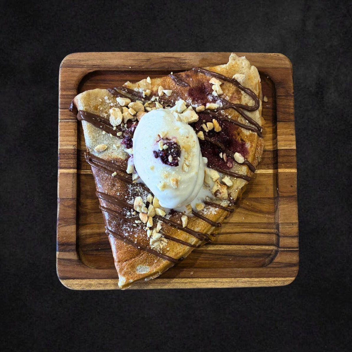 CREPA DE NUTELLA Y FRUTOS ROJOS CON GELATTO