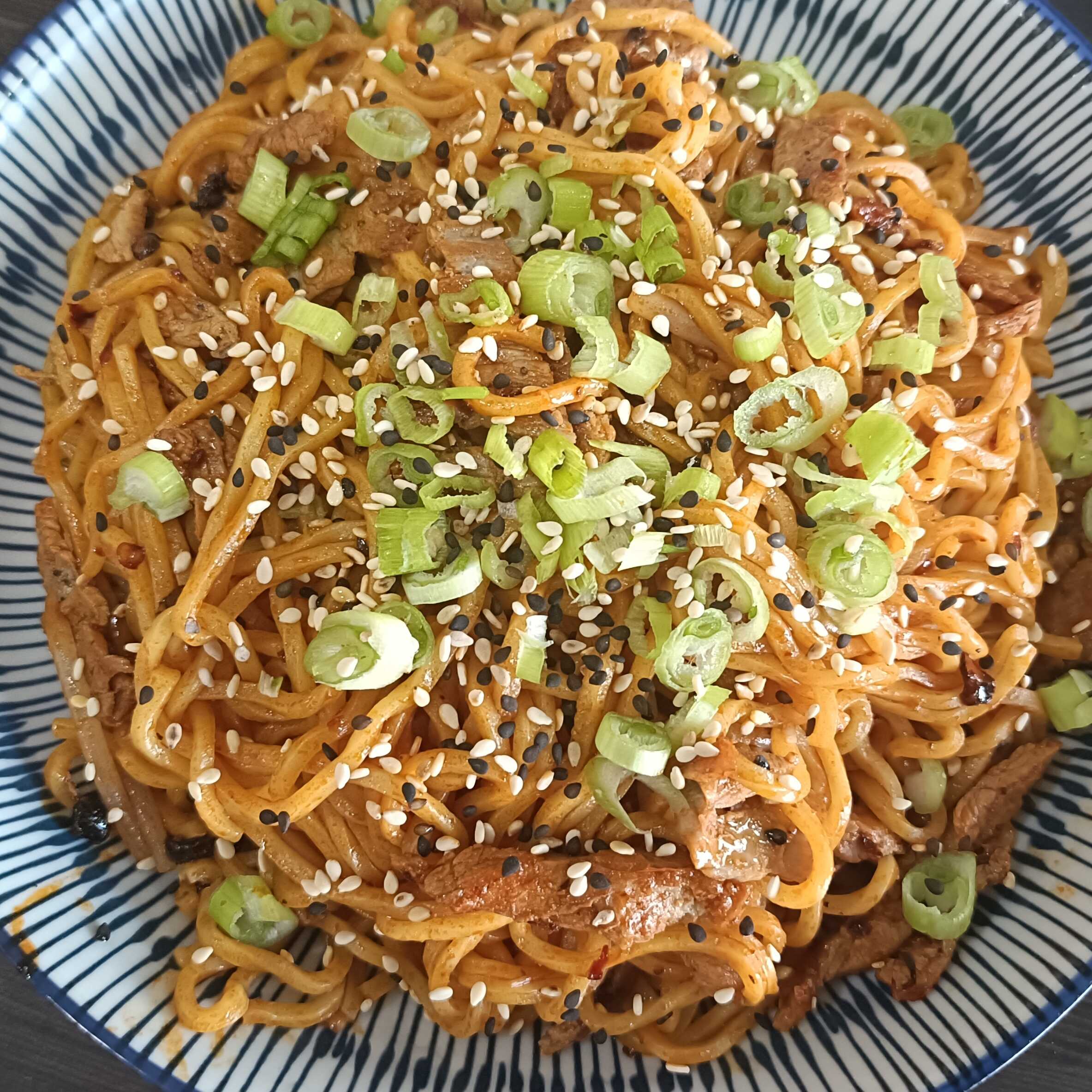 Lowmein de res picante