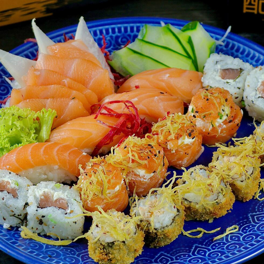 4 Niguiri de Salmão, 4 Uramaki de Salmão, 5 Carioca de pasta de Salmão, 5 Sashimi de Salmão, 4 Joy Especial de Salmão