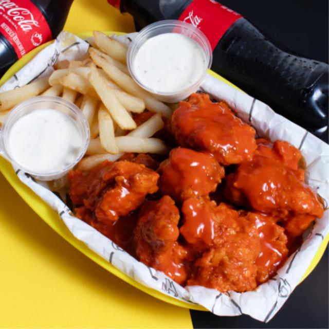 COMBO BONELESS DE 15 PIEZAS, PAPAS A LA FRANCESA (200G), 2 REFRE