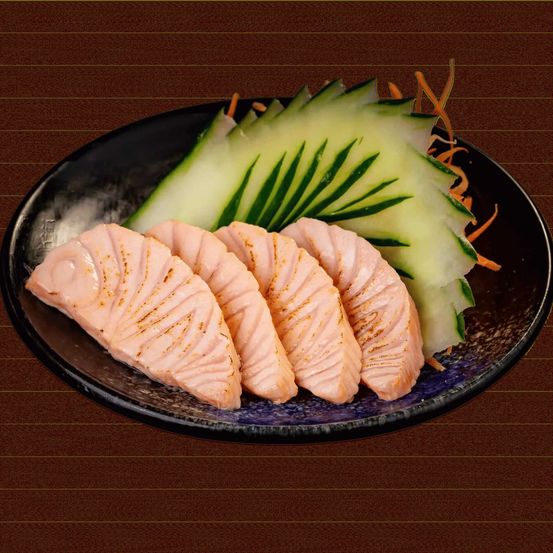 Fatias delicadas de salmão maçaricado