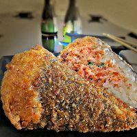 Camarão, salmão e kani