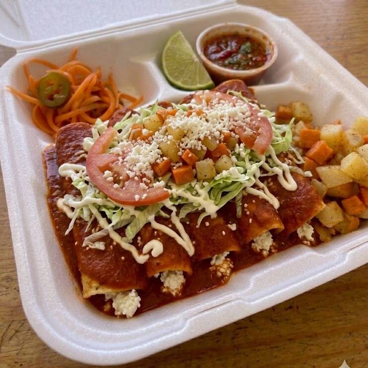 6 Enchiladas Rojas Rellenas de Queso