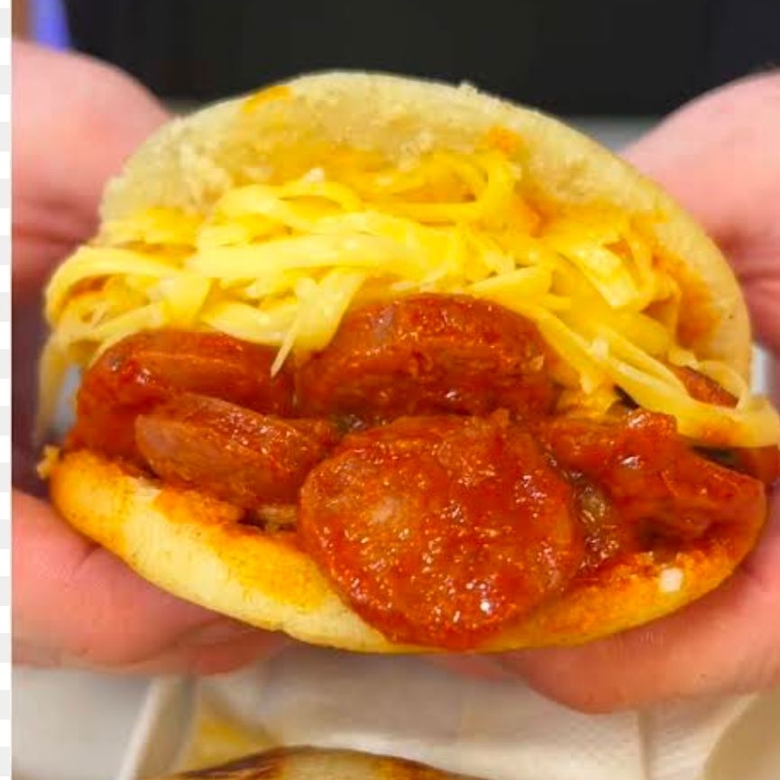 AREPA CON SALCHICHA
