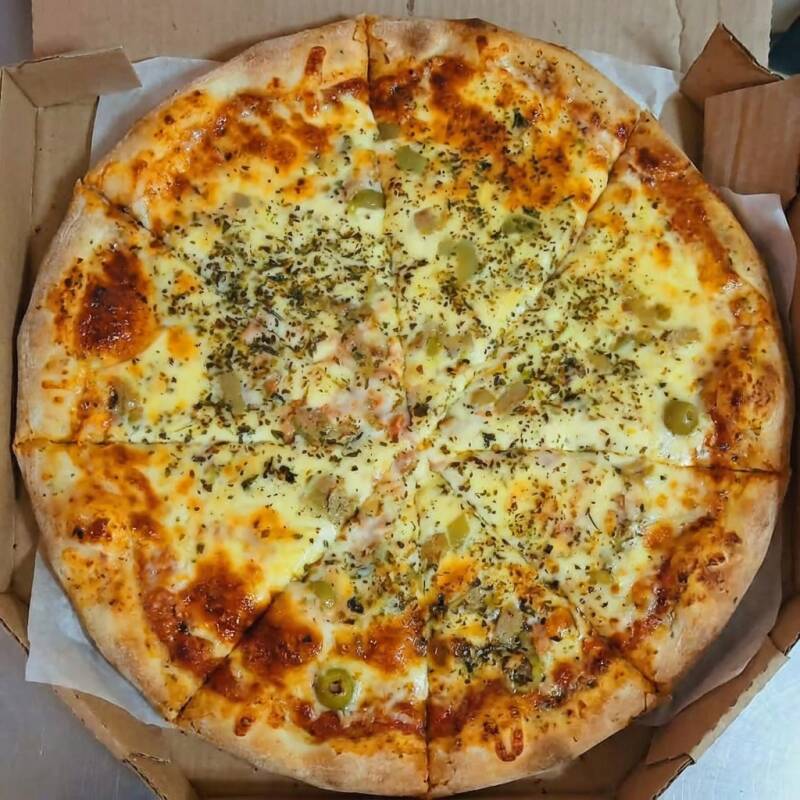 Pizza com 8 fatias+ Lasanha individual sabor frango.
