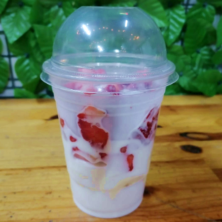 FRESAS Y PLATANO CON CREMA