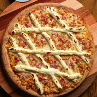 massa, molho de tomate , frango, creme cheesse