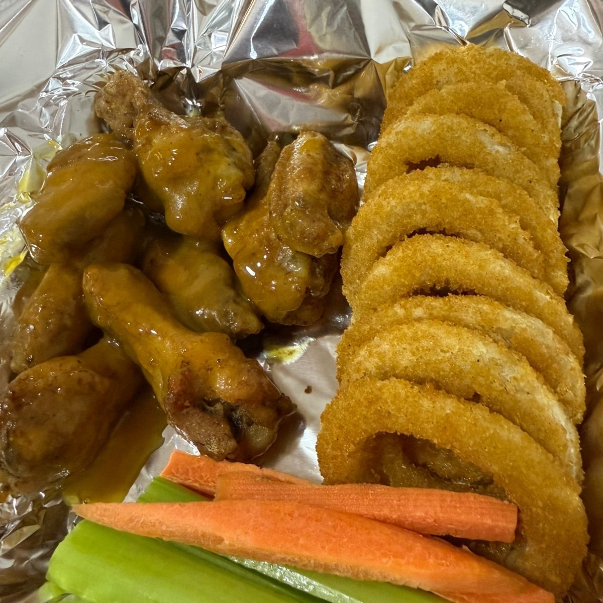 Alitas 12 Piezas y Papas