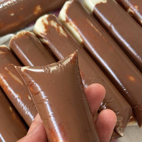 Geladinho gourmet cremoso de leite Ninho com Nutella. Perfeito para refrescar e matar a votade de doce! Aprox: 120g
