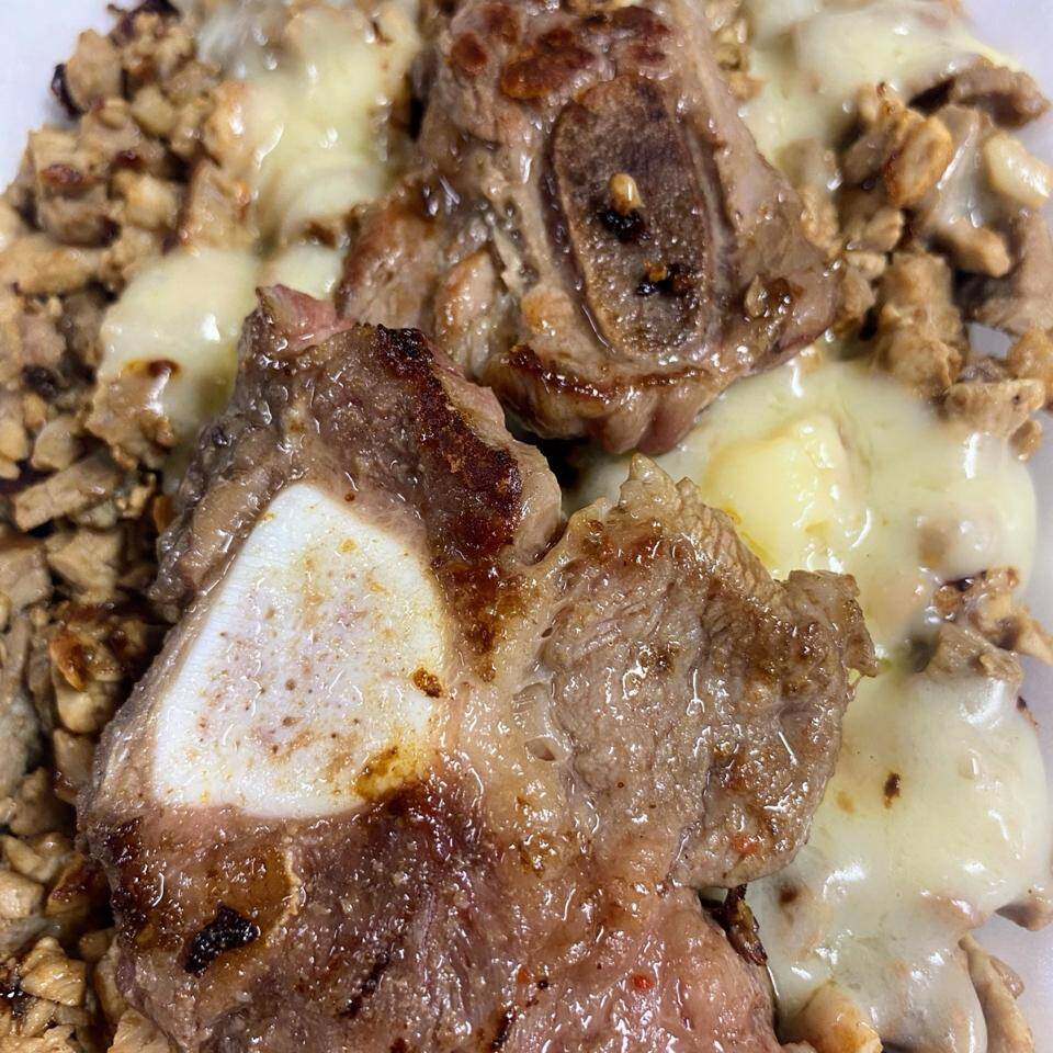 Alambre de Costilla con Queso