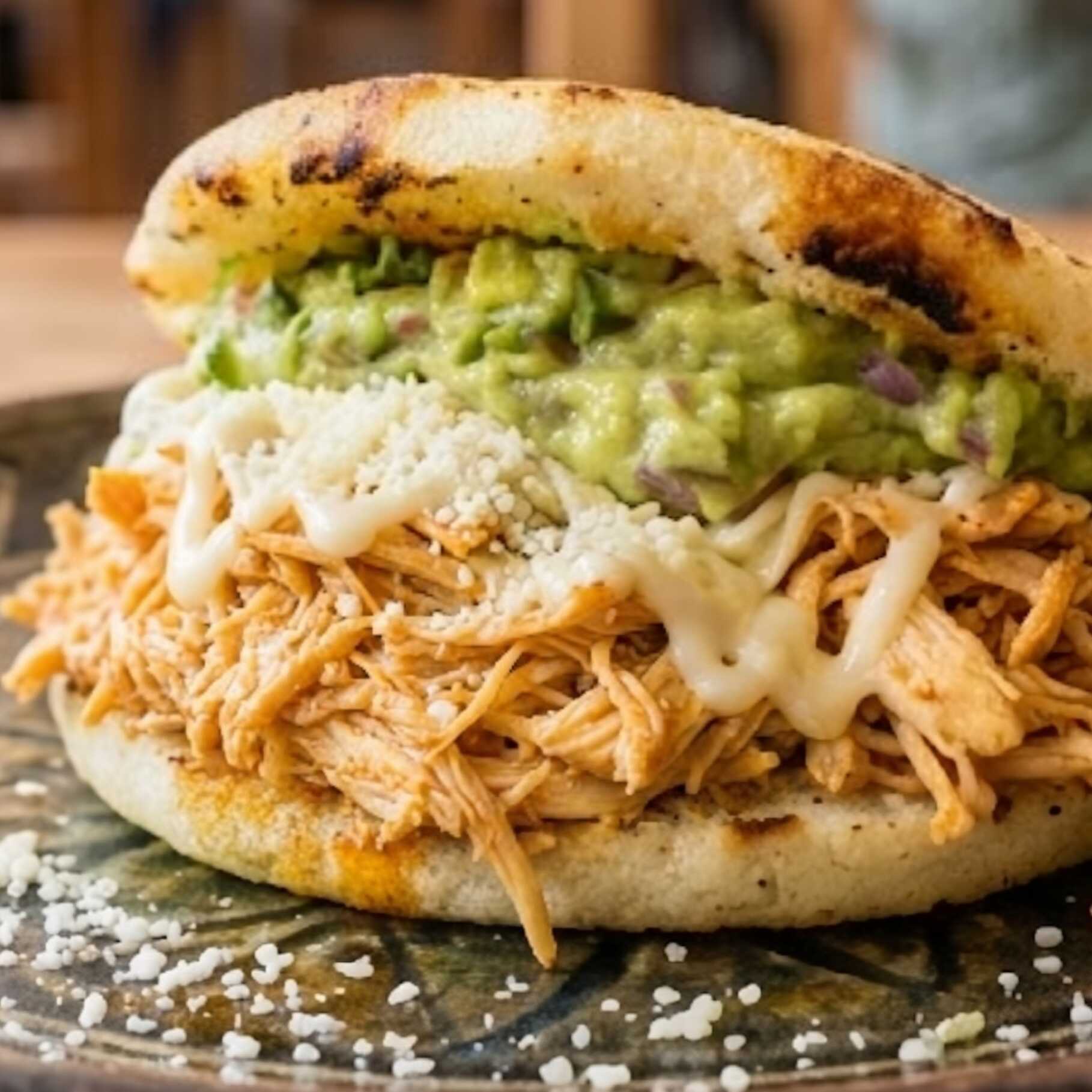 Arepa Rellena de Pollo