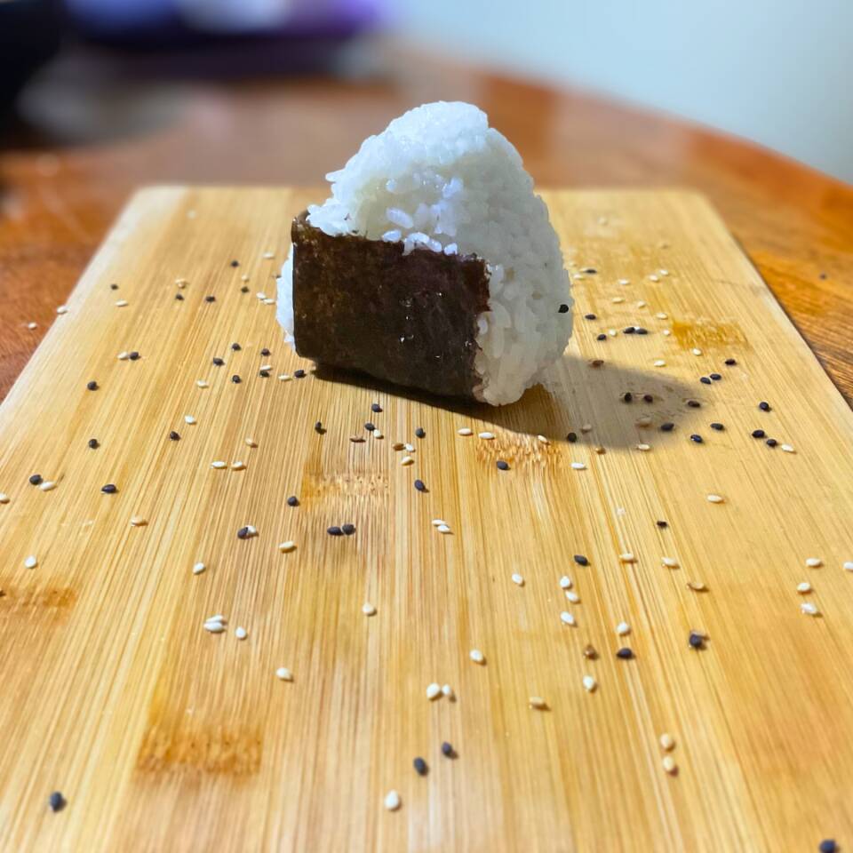 Onigiri Tonkatsu (cerdo rebozado)