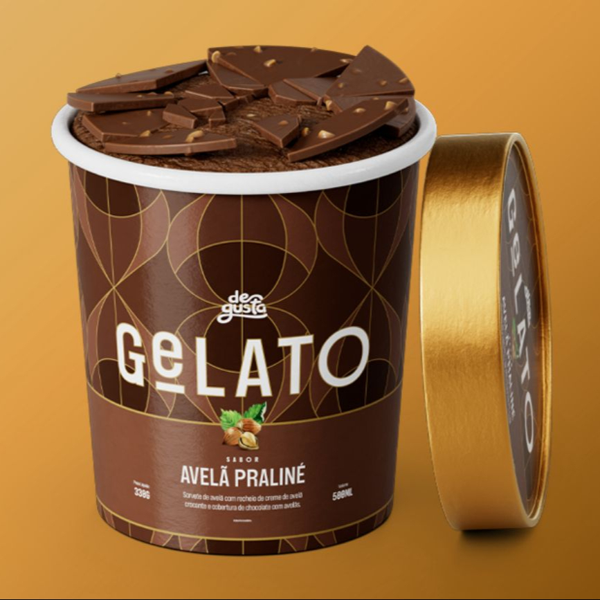 Sorvete de avelã com recheio de creme de avelã crocante e cobertura de chocolate com avelãs. . Você merece vivenciar a experiência dos novos Gelatos Degusta.