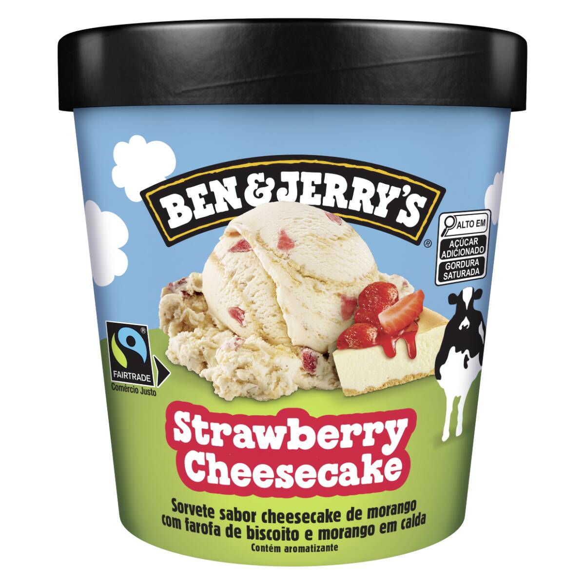 Sorvete Sabor Cheesecake com Morango em Calda e Pedaços de Biscoito.