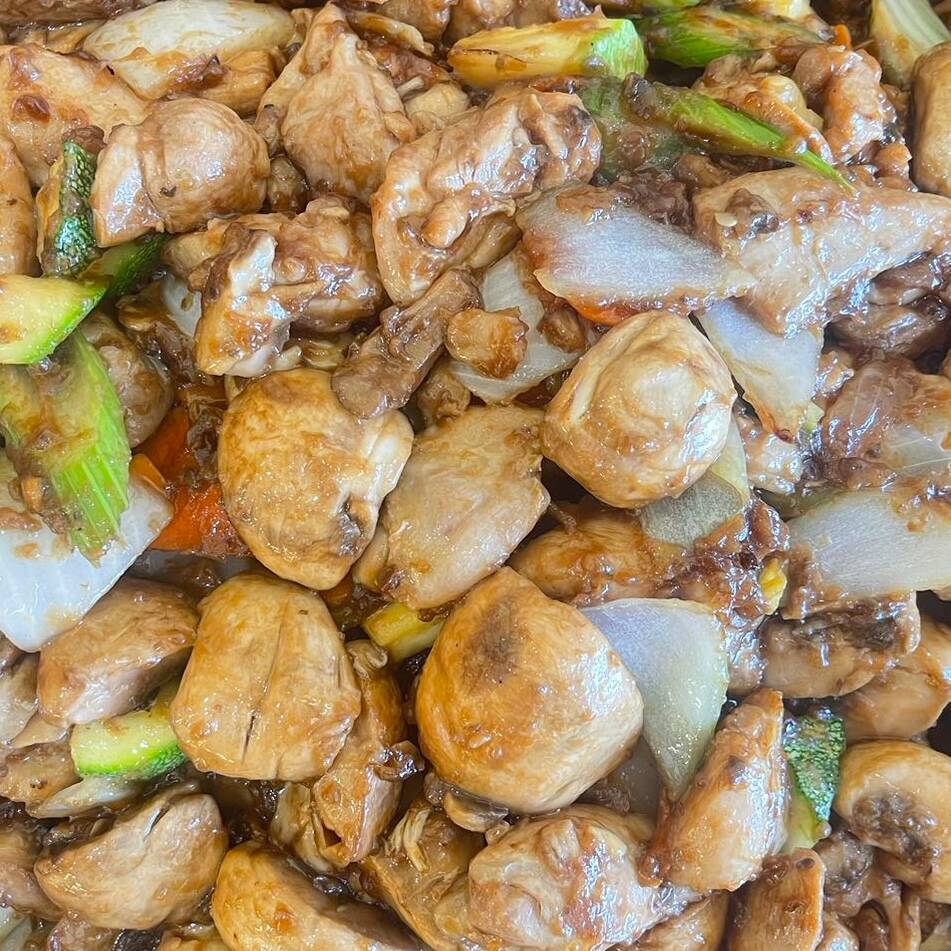 1 Guiso + Camarón con Arroz o Espagueti