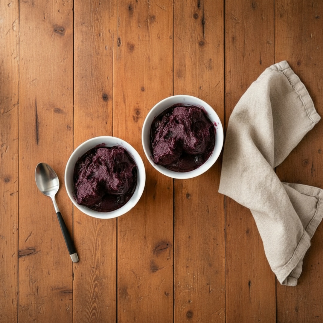 Combo com 02 tigelas de Açaí Puro, com 06 complementos grátis enviados separadamente, 03 para cada tigela. Não é possível adicionar cremes a promoção é apenas para Açaí.