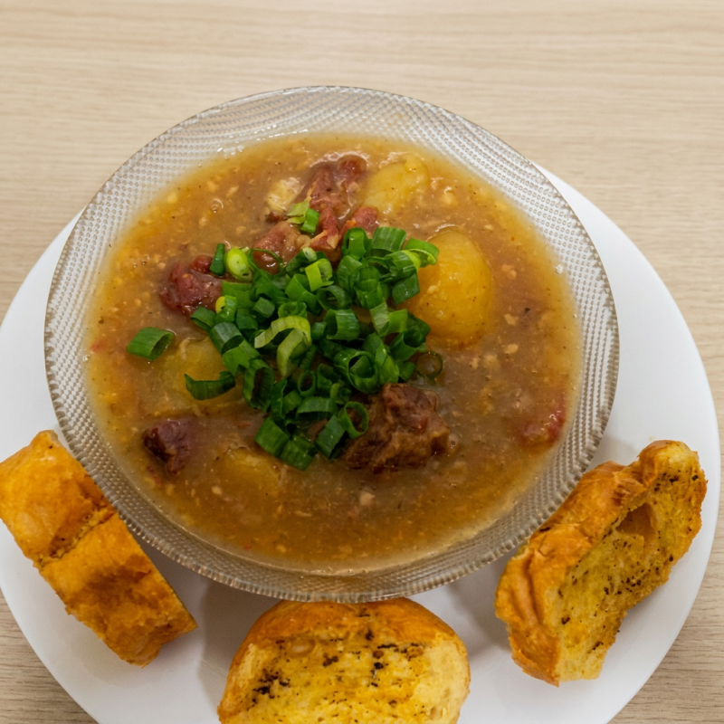 Caldo de vaca atolada 500ml, torrada e cebolinha este caldo contem pimenta de cheiro e pimenta bode