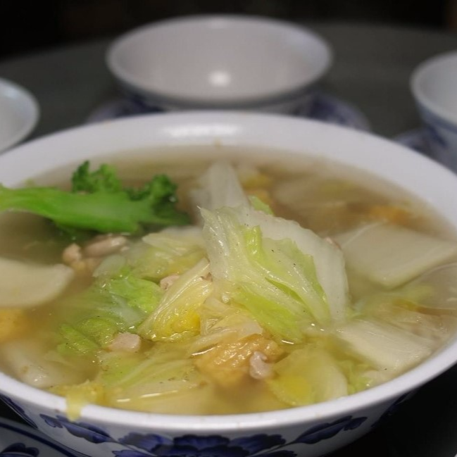 Caldo de Napa con Pollo