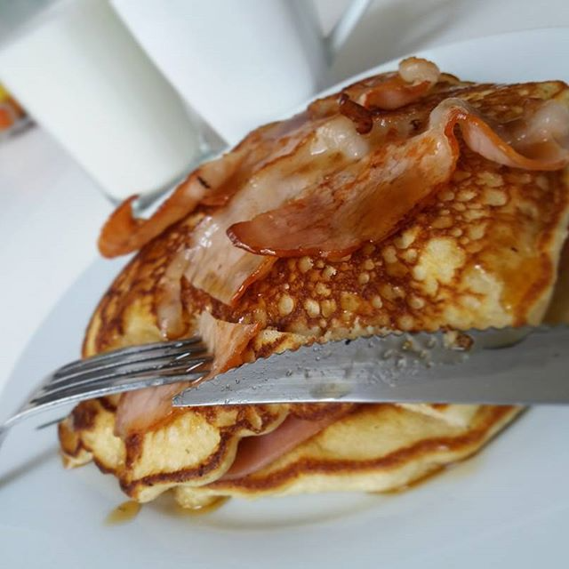 Hot cakes con tocino