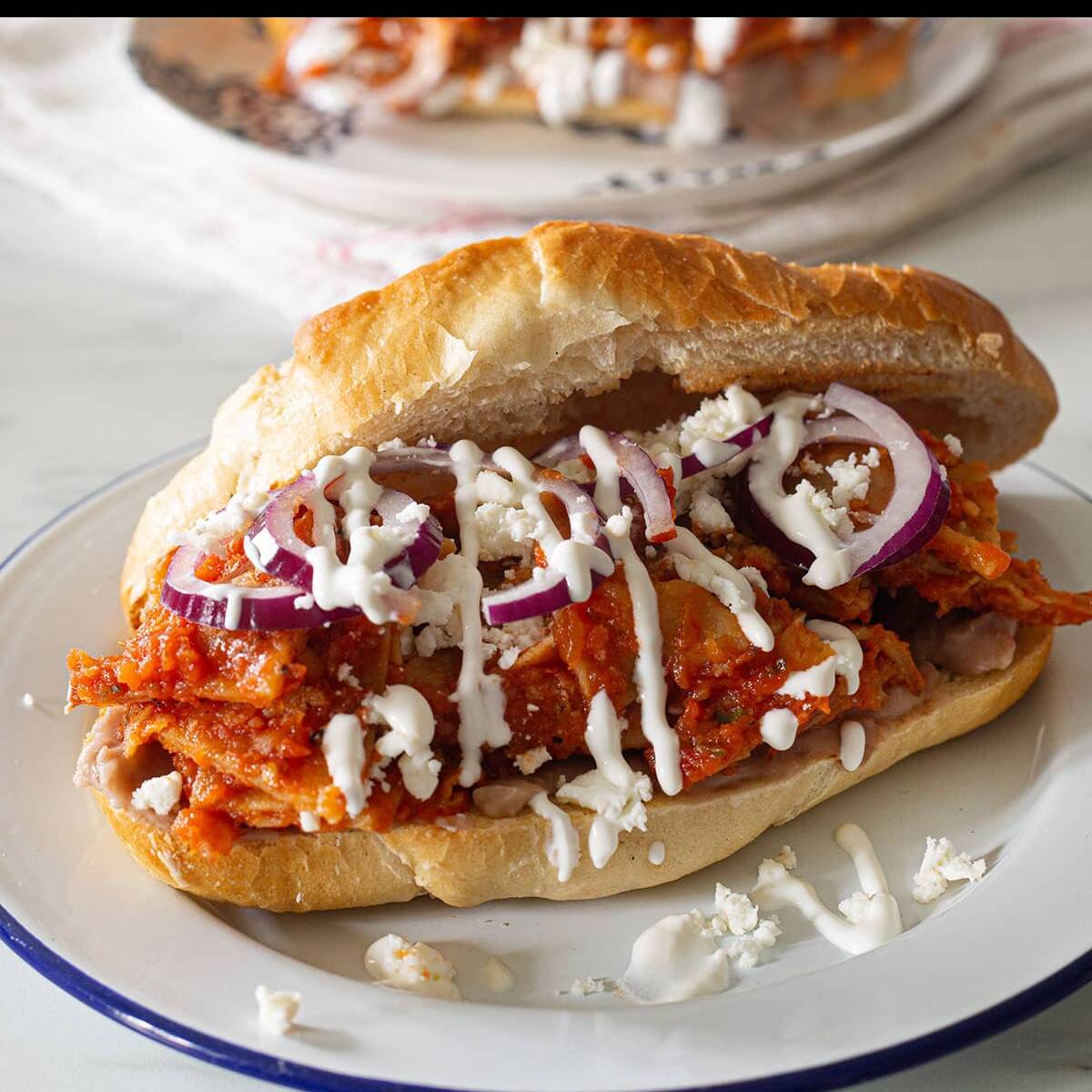 Tortas de chilaquiles
