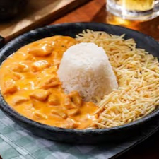 Acompanha arroz branco e batata palha caseira