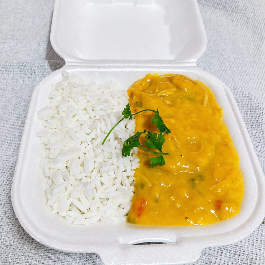 Vatapá de frango super cremoso, feito com tempero especial e sabor caseiro irresistível. Bem temperado, encorpado e servido quentinho — perfeito pra matar a fome com muito sabor