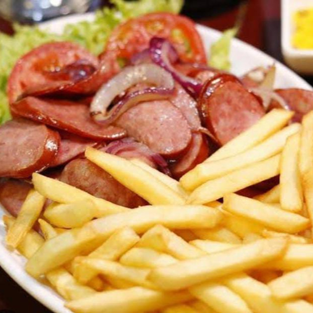Batatas fritas e calabresa acebolada ideal para 2 pessoas