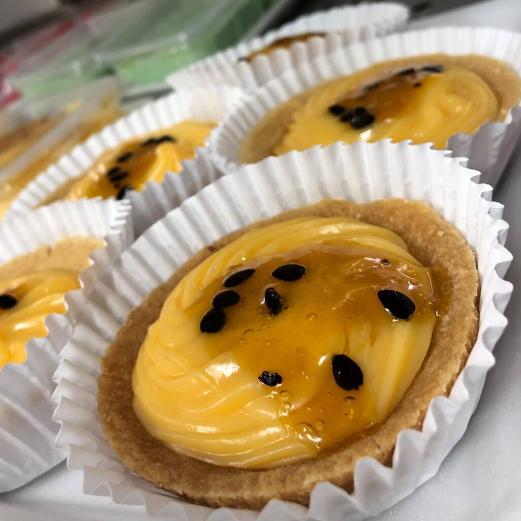 Tartellete médio com recheio de mousse de maracujá