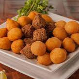 50 sagados .(Boinhas queijo ,kibe, coxinhas) em falta de algum,substituimos p/outro sabor escolhido pele chef em fata de algum sabor.