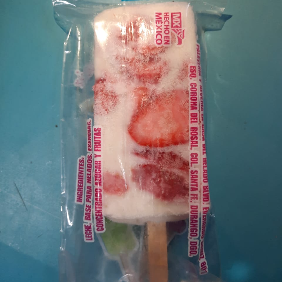Paletas de Fruta Naturales y Fruta Con Crema