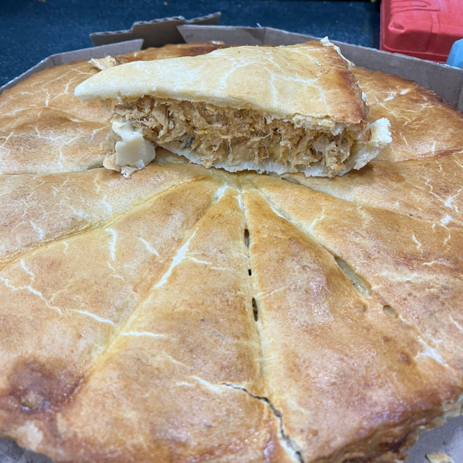 Massa fininha e crocante, bastante recheio