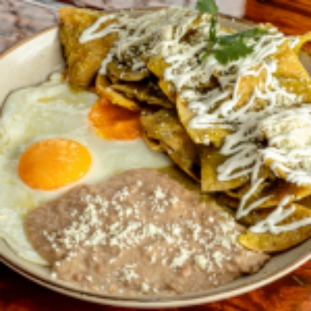 Chilaquiles Verdes Con Huevo