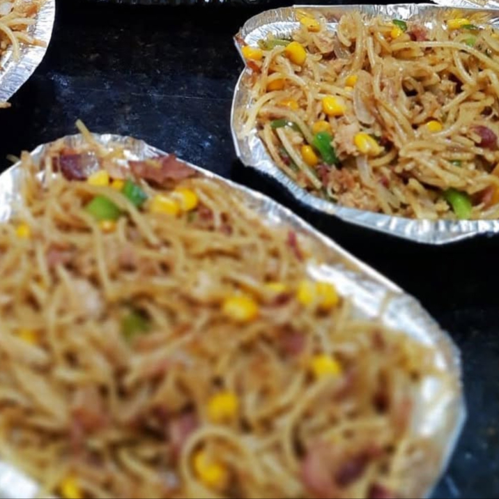 MACARRÃO, BACON , FRANGO DESFIADO, MILHO, PIMENTAO, CEBOLA