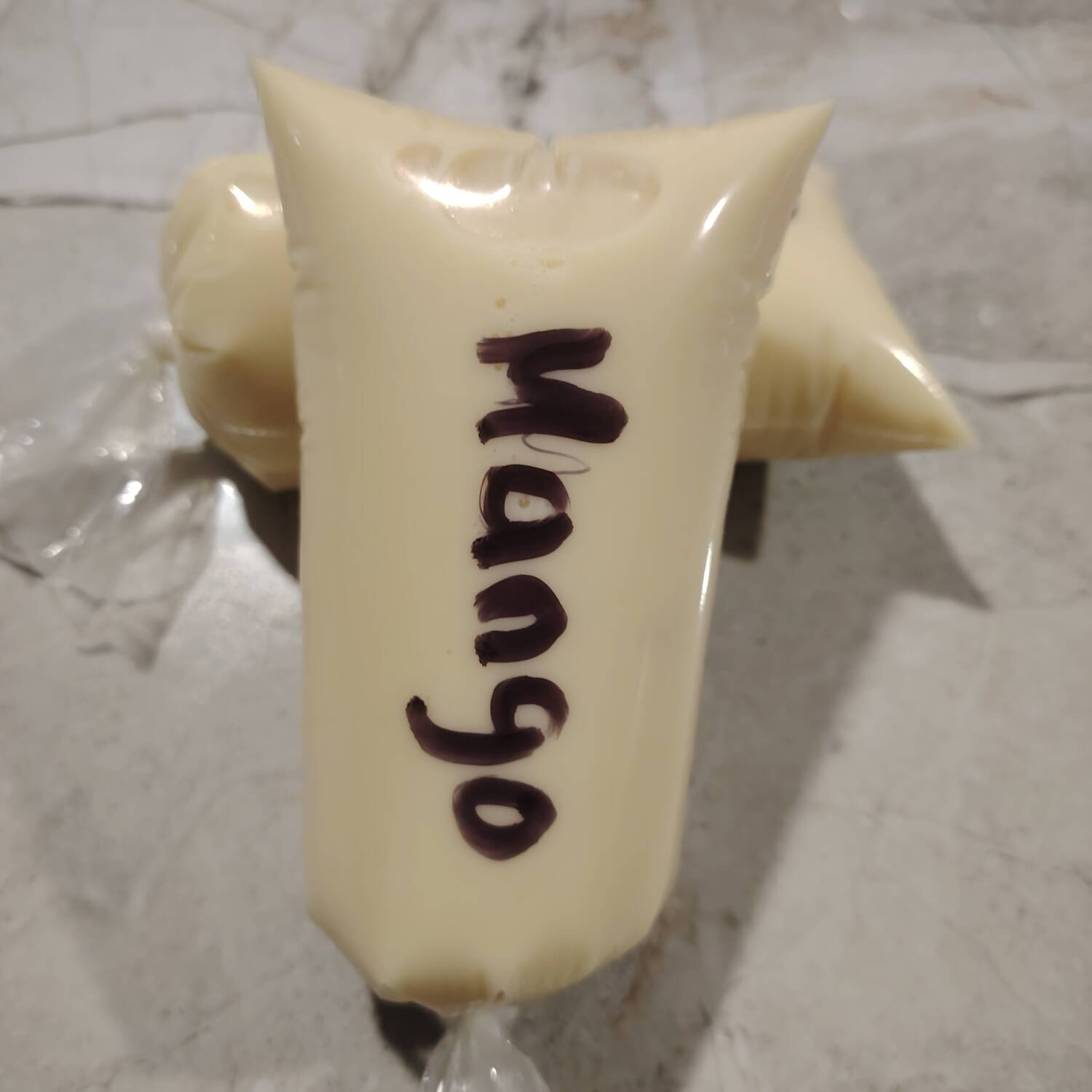 Saborines de yogurt de mango con leche
