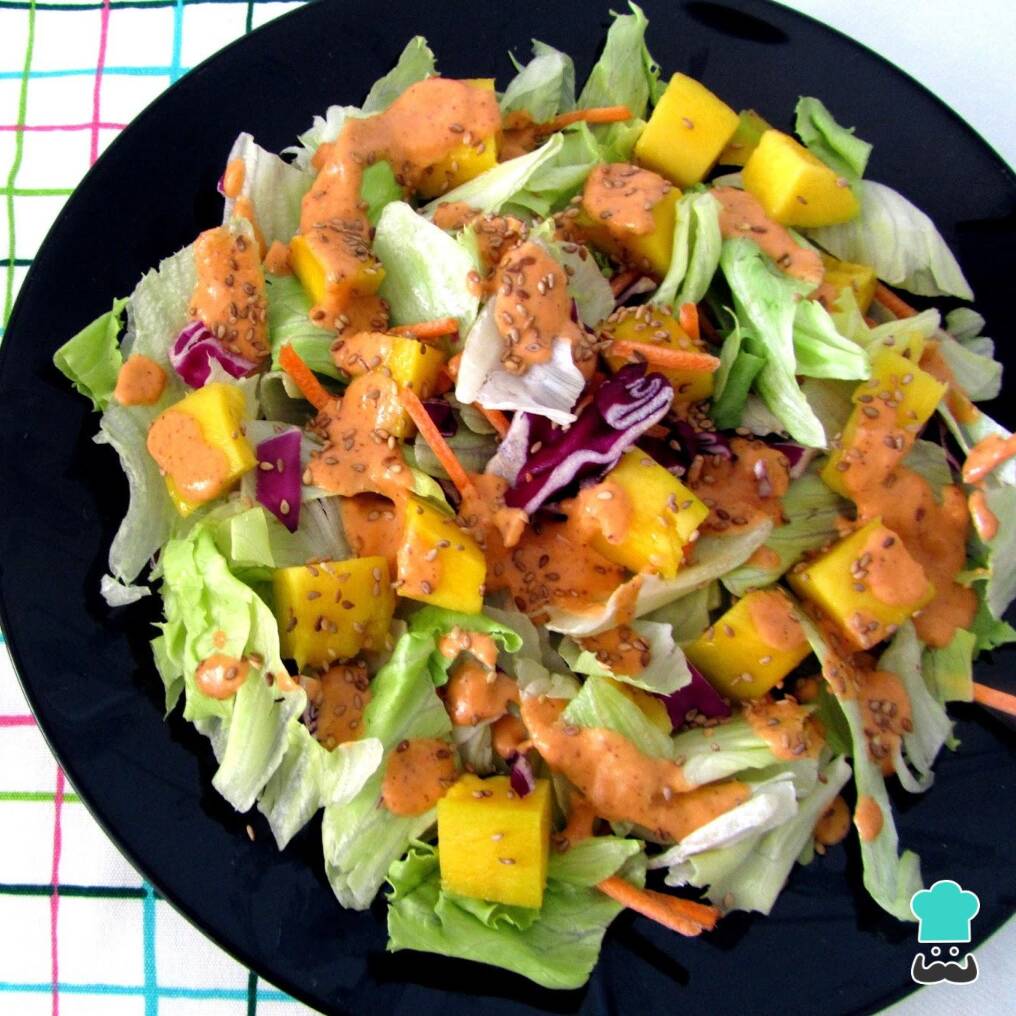 Ensalada de 🥭 y 🐔