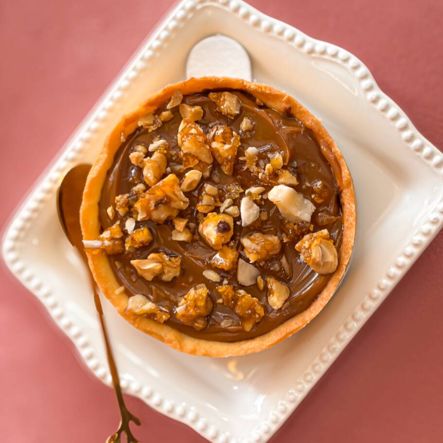 MASSA DE BISCOITO, DOCE DE LEITE E MIX NOZES CROCANTE