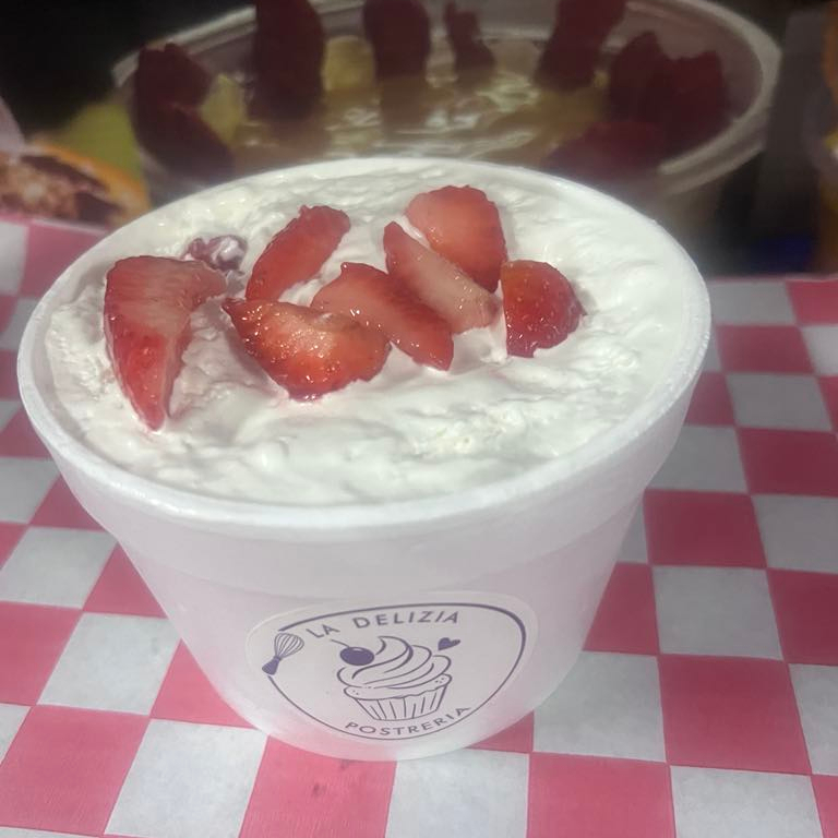 1/2 Lto Fresas con Crema Sencillas