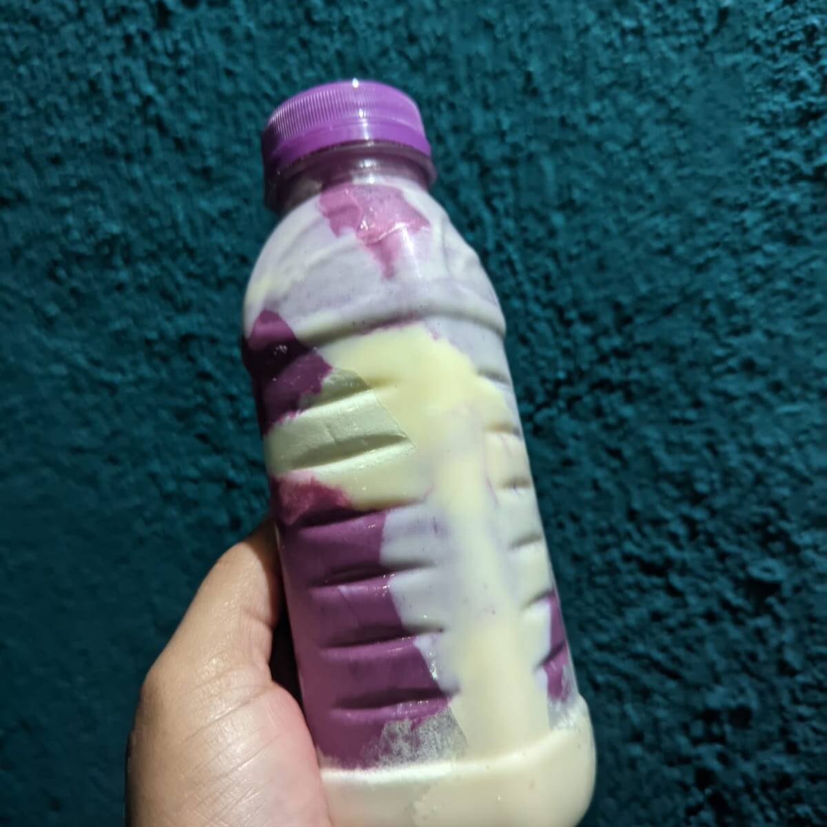 Açaí na Garrafa Cremoso com Leite Ninho – 300ml
Uma combinação irresistível que conquista qualquer paladar! A cremosidade do açaí se une ao sabor suave e delicioso do Leite Ninho, deixando cada gole ainda mais cremoso, doce e saboroso. Uma opção perfeita para refrescar o dia com muito sabor! 😋💜