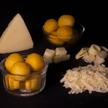 Bolinha de queijo mussarela deliciosa, impossivel parar de comer de tão gostoso que é queijo de qualidade, nossa massa premium, sabor irresistivel. Muito bom, experimenta, certeza que vai amar rs.