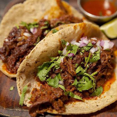 3 Tacos de Birria y 1 Vichi