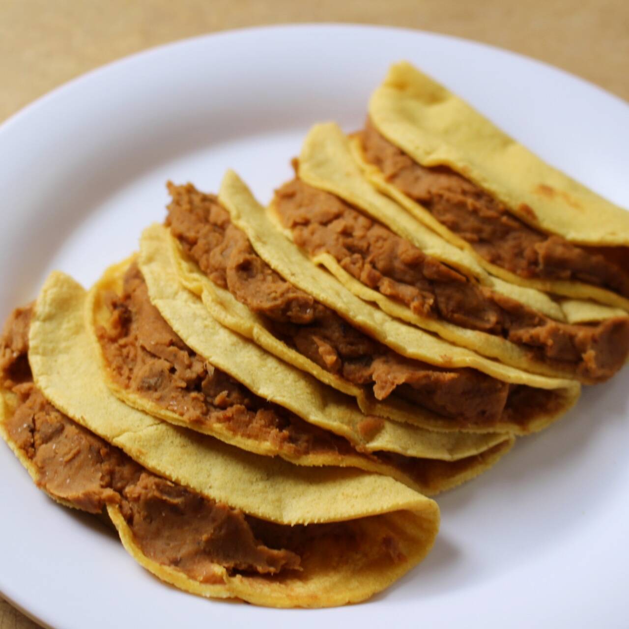 Taco Individual de Frijol con Chorizo