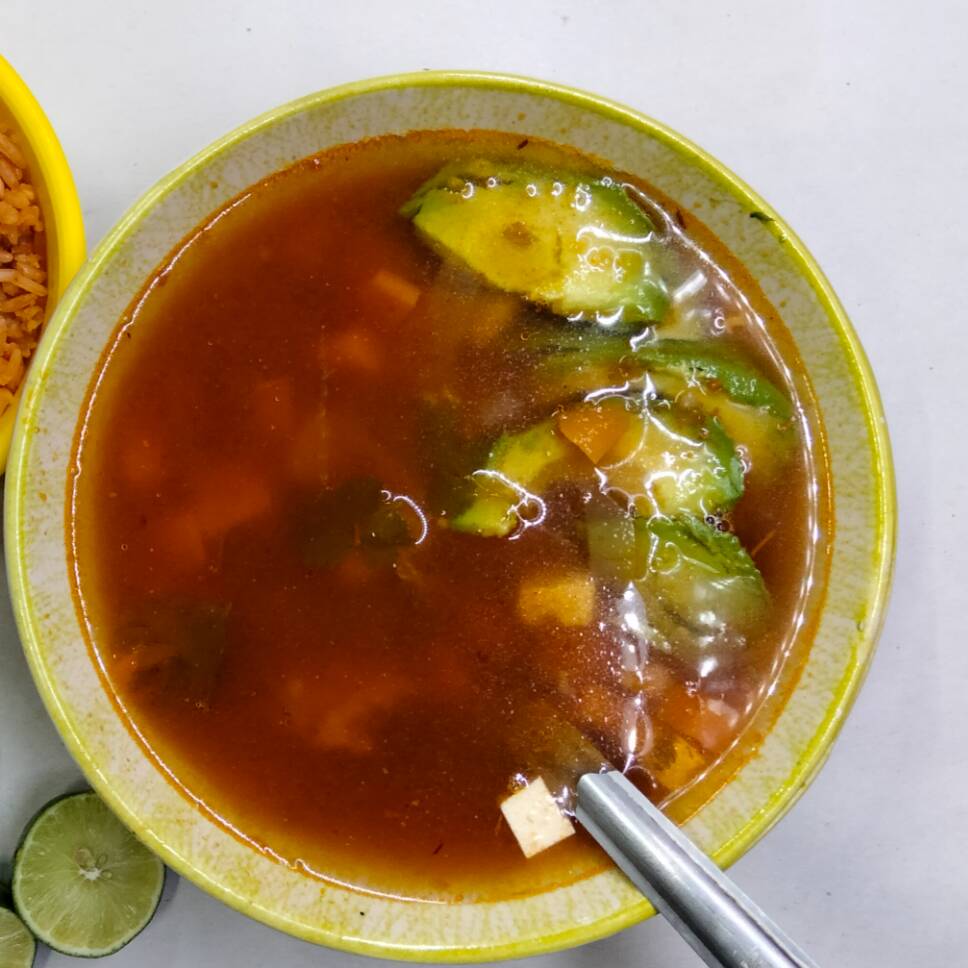 Caldo de Pierna de Pollo