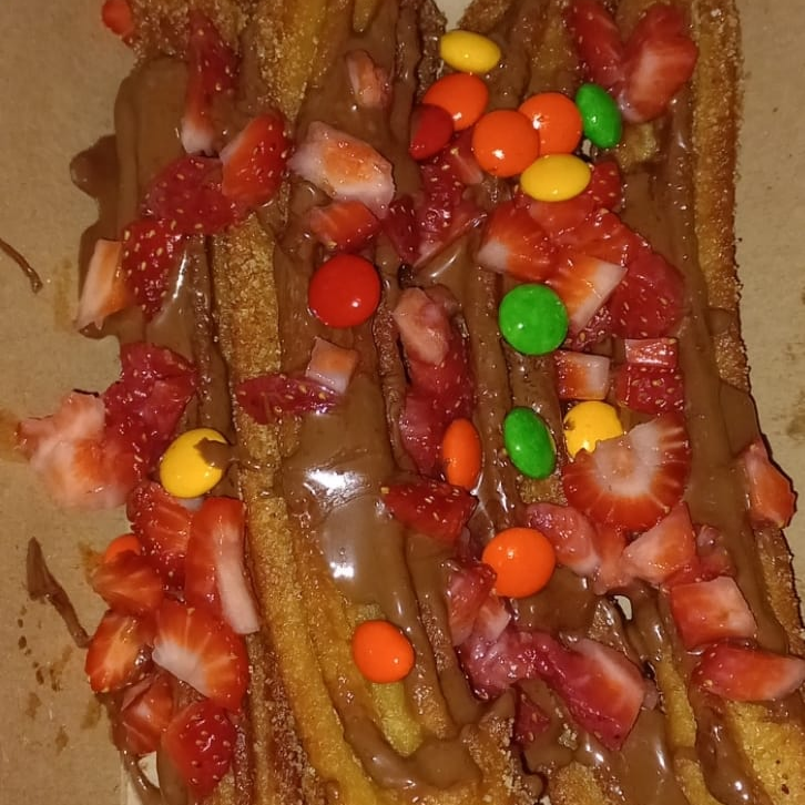 Churros con Fresa y Lunetas