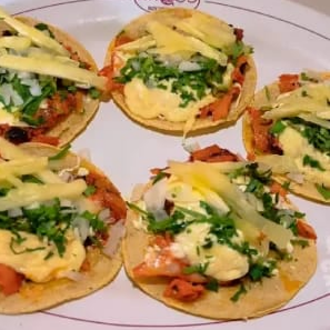 Taco de Pastor con queso