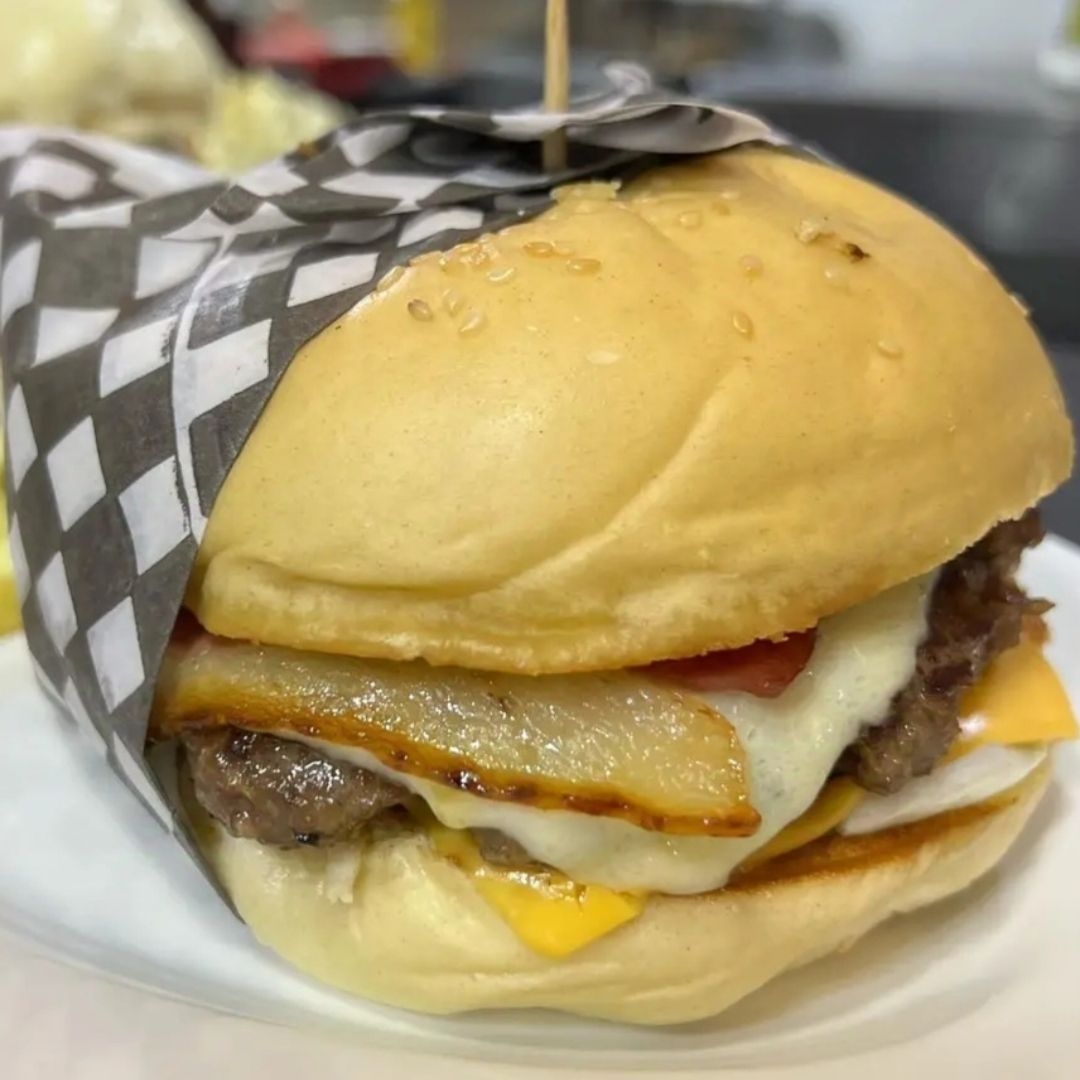 2X1 Hamburguesas Gratinadas Tocineta + 2 Francesas