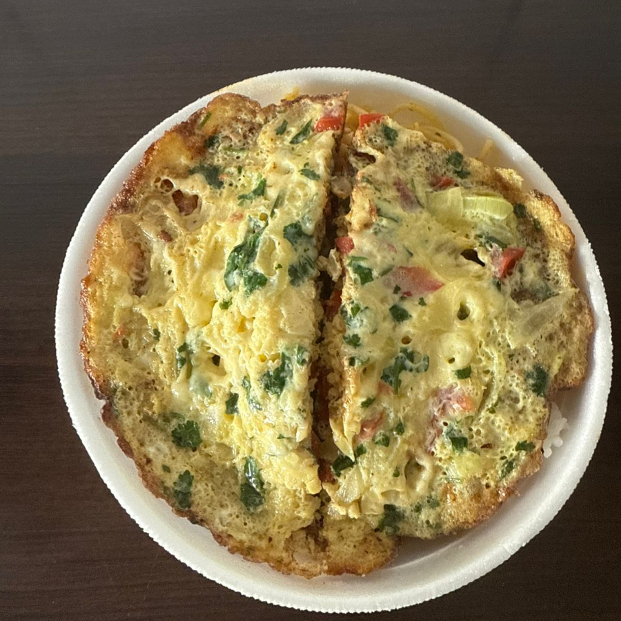 Arroz, feijão, macarrão, salada, omelete, refogado de legumes e refri 350ml grátis